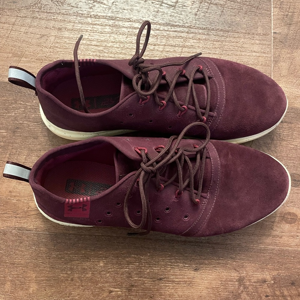 Under Armour Charged 247 Low Suede Women's Sneaker sz 9